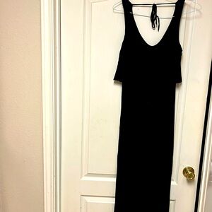 Flattering Black Maxi Dress!